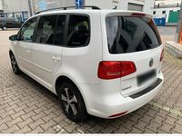 Gebraucht VW Touran 105 PS (77 kW) 2012 Weiß Van / Kleinbus