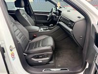 Gebraucht VW Touareg R-line 231 PS (169 kW) 2022 Weiß SUV