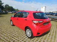 Gebraucht Toyota Yaris Basis 69 PS (50 kW) 2019 Rot Limousine