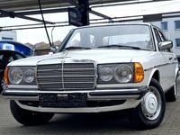 Gebraucht Mercedes 200 109 PS (80 kW) 1982 Weiß Limousine