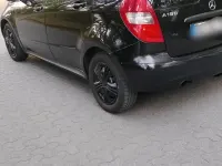 Gebraucht Mercedes A180 109 PS (80 kW) 2011 Schwarz Kleinwagen