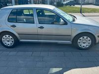 Gebraucht VW Golf IV 74 PS (54 kW) 2002 Silber Kleinwagen