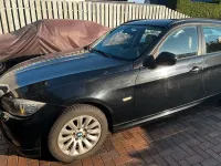 Gebraucht BMW 318 143 PS (105 kW) 2011 Schwarz Kombi