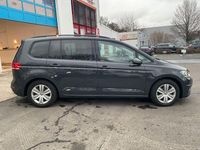 Gebraucht VW Touran 120 PS (88 kW) 2016 Uranograu/cinza urano Van / Kleinbus