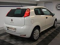 Gebraucht Fiat Punto Pop 69 PS (50 kW) 2015 Weiß Limousine