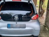 Gebraucht Toyota Aygo 68 PS (50 kW) 2013 Weiß Kleinwagen