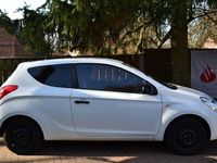 Gebraucht Hyundai i20 Classic 77 PS (56 kW) 2009 Crystal white Kleinwagen