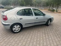 Gebraucht Renault Mégane 105 PS (77 kW) 2000 Silber Limousine