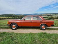 Gebraucht Mercedes 200 109 PS (80 kW) 1983 Rot Limousine