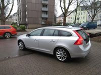 Gebraucht Volvo V60 Momentum 245 PS (180 kW) 2015 Silber Kombi
