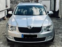 Gebraucht Skoda Superb 200 PS (147 kW) 2012 Silber Kombi