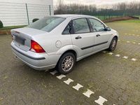 Gebraucht Ford Focus Ghia 101 PS (74 kW) 2004 Silber Limousine