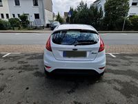 Gebraucht Ford Fiesta 60 PS (44 kW) 2010 Weiß Kleinwagen