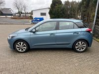 Gebraucht Hyundai i20 Style 101 PS (74 kW) 2015 Blau Kleinwagen