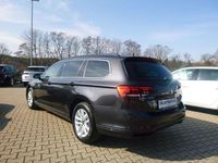 Gebraucht VW Passat 150 PS (110 kW) 2022 Grau Kombi