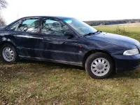 Używany Audi A4 101 KM (74 kW) 1995 Niebieski Sedan/Limuzyna