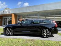 Gebraucht Volvo V60 Core 197 PS (144 kW) 2023 Onyx schwarzmetallic Kombi
