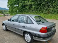 Gebraucht Opel Astra 70 PS (51 kW) 1995 Grau Limousine