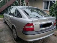 Usata Opel Vectra 116 CV (85 kW) 1997 Argento Berlina