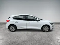 Gebraucht Ford Focus Trend 86 PS (63 kW) 2019 Frozen white Limousine