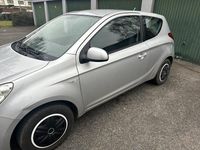 Gebraucht Hyundai i20 78 PS (57 kW) 2011 Silber Kleinwagen