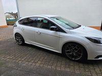 Gebraucht Ford Focus ST 275 PS (202 kW) 2014 Weiß Limousine