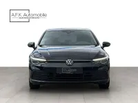 Second-hand VW Golf VIII Life 131 CP (96 kW) 2023 Negru Berlinǎ