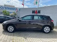 Gebraucht Hyundai i30 Select 101 PS (74 kW) 2017 Braun Limousine