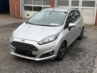 Gebraucht Ford Fiesta Titanium 75 PS (55 kW) 2014 Silber Kleinwagen