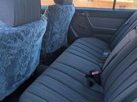 Gebraucht Mercedes E230 132 PS (97 kW) 1989 Silber Limousine