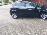 Gebraucht Ford Fiesta Trend 101 PS (74 kW) 2015 Schwarz Kleinwagen