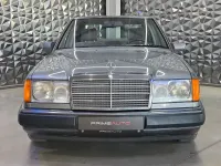 Gebraucht Mercedes E200 75 PS (55 kW) 1991 Grau Limousine