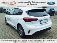 Gebraucht Ford Focus Titanium 125 PS (91 kW) 2022 Frostweiß Limousine