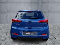 Gebraucht Hyundai i20 Passion 84 PS (61 kW) 2018 Morning blue / sol Limousine