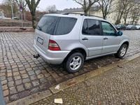 Gebraucht Mercedes ML320 218 PS (160 kW) 1998 Silber SUV