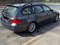 Gebraucht BMW 318 143 PS (105 kW) 2013 Grau Kombi