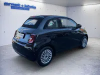 Neu Fiat 500e Red 86 kW (118 PS) 2025 Onyx black Cabrio