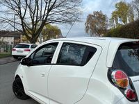Gebraucht Chevrolet Spark 68 PS (50 kW) 2011 Weiß Kleinwagen