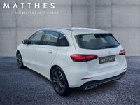 Gebraucht Mercedes B200 150 PS (110 kW) 2024 Weiß Van / Kleinbus
