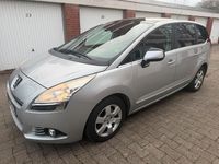 Gebraucht Peugeot 5008 Premium 156 PS (114 kW) 2011 Silber Van / Kleinbus