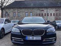 Second-hand BMW 730 211 CP (155 kW) 2014 Negru Berlinǎ