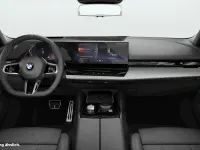 Gebraucht BMW 520 M Sport 197 PS (144 kW) 2025 Mineralweiß Limousine