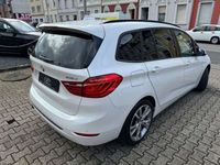 gebraucht BMW 216 Sport Line 7-Sitzer Navi