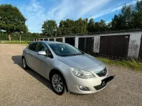 Gebraucht Opel Astra 116 PS (85 kW) 2012 Silber Limousine
