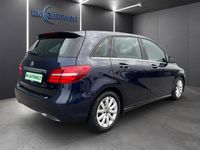 Gebraucht Mercedes B180 Style 122 PS (89 kW) 2018 Blau Van / Kleinbus