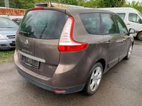 Gebraucht Renault Grand Scénic III 131 PS (96 kW) 2011 Braun Van / Kleinbus