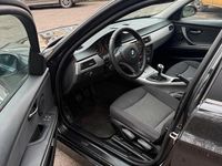 Gebraucht BMW 318 129 PS (94 kW) 2007 Schwarz Limousine