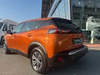 Gebraucht Peugeot e-2008 Active 100 kW (136 PS) 2022 Orange SUV