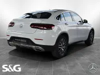 Gebraucht Mercedes GLC300 258 PS (189 kW) 2023 Unilack polarweiß Coupé