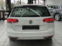 Gebraucht VW Passat Comfortline 220 PS (161 kW) 2018 Weiß Kombi